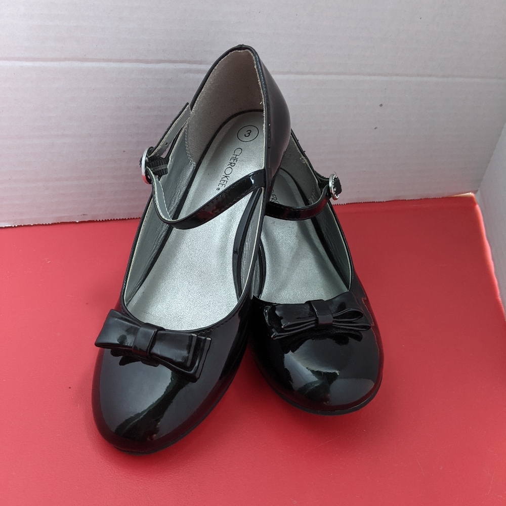 Cherokee girls dress shoes, size 3, black